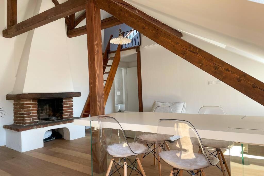 Design Apartment In The Heart Of Bolzano Exteriör bild