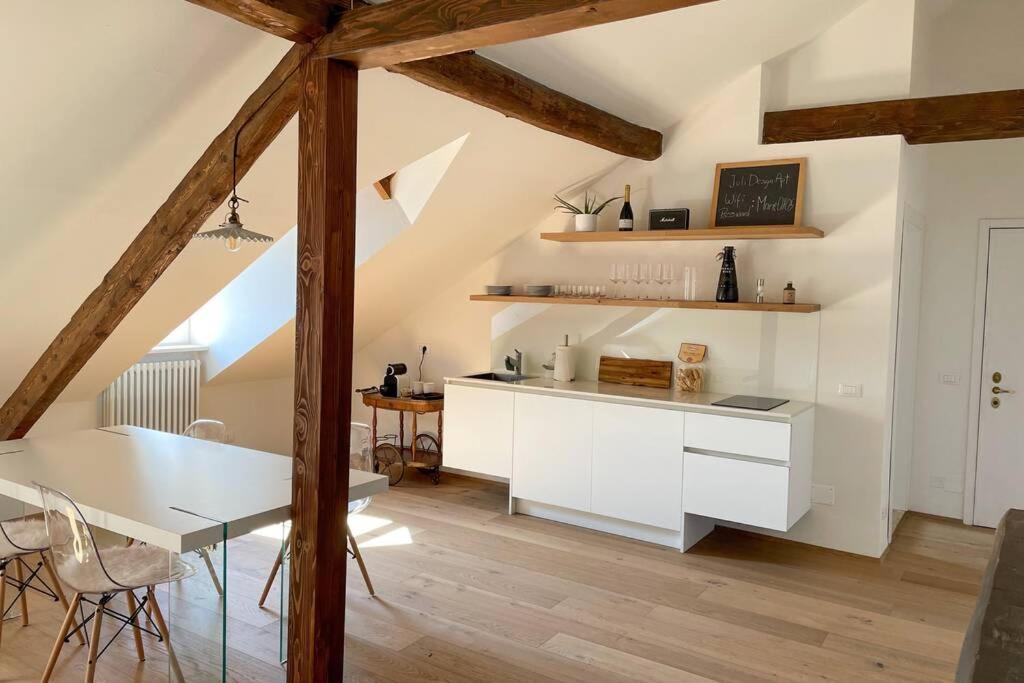 Design Apartment In The Heart Of Bolzano Exteriör bild