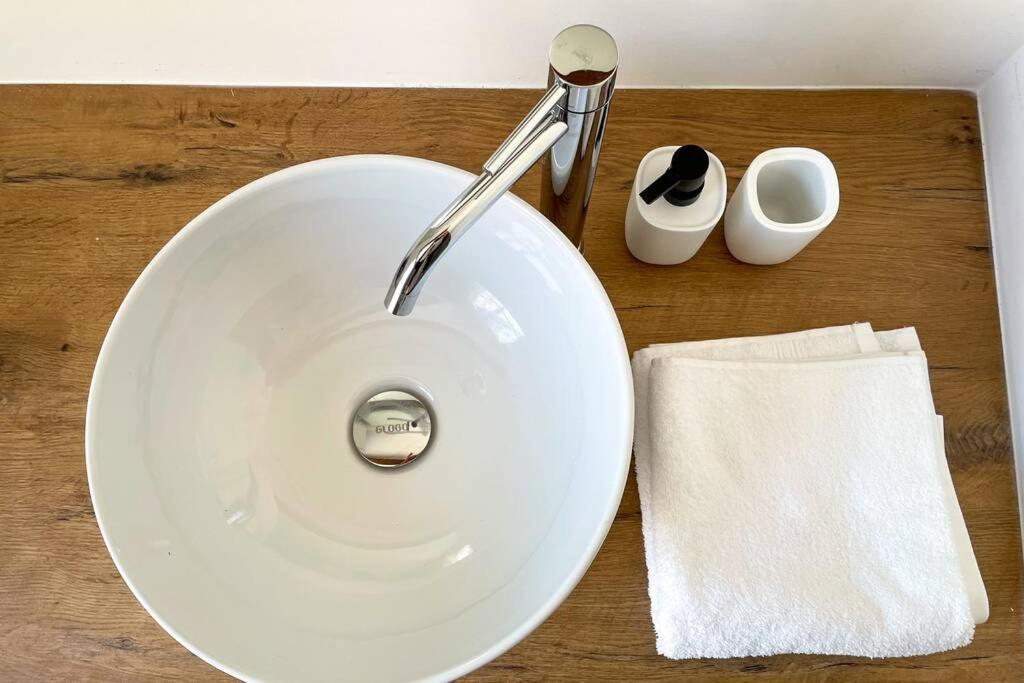 Design Apartment In The Heart Of Bolzano Exteriör bild
